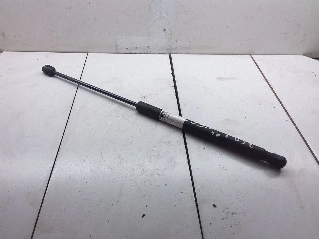 Tailgate/trunk strut/damper – Opel Vectra C (2002-2005)