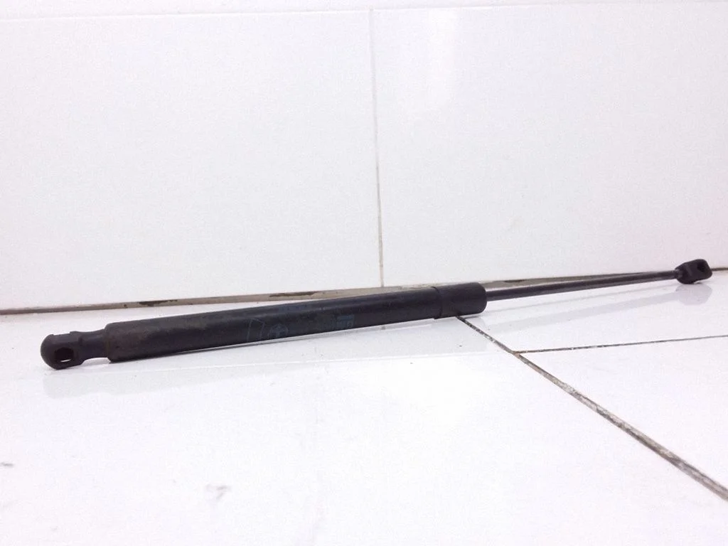 Tailgate/trunk strut/damper – Opel Zafira B (2005-2014)