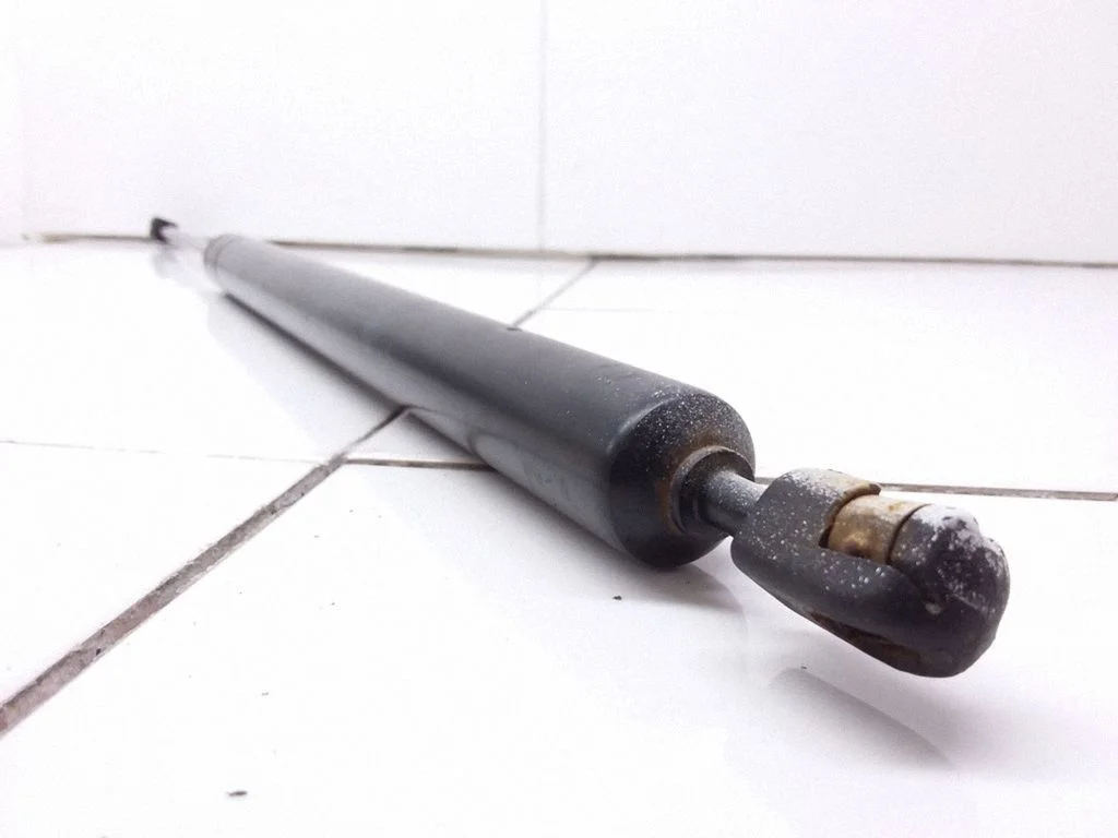 Tailgate/trunk strut/damper – Volkswagen Transporter - Caravelle T4 (1991-2003)