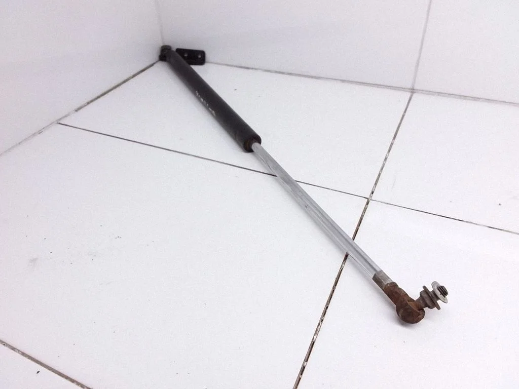 Tailgate/trunk strut/damper – Subaru Outback (1997-1998)
