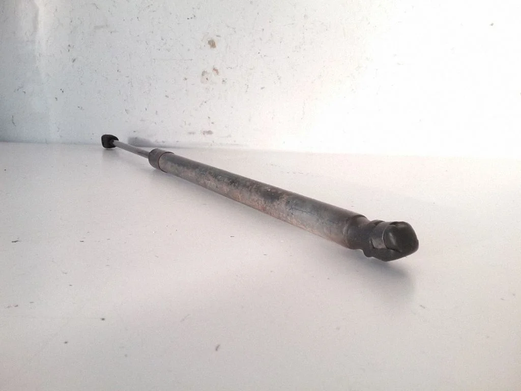Tailgate/trunk strut/damper – Volkswagen Touran I (2003-2010)