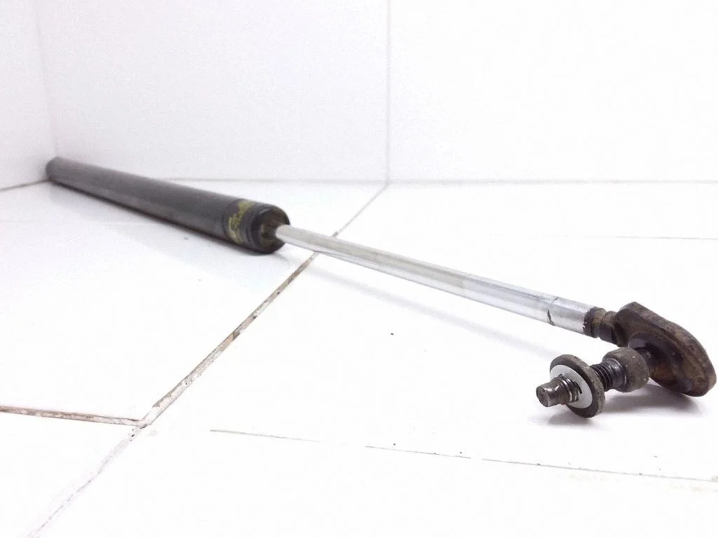 Tailgate/trunk strut/damper 04675806AB