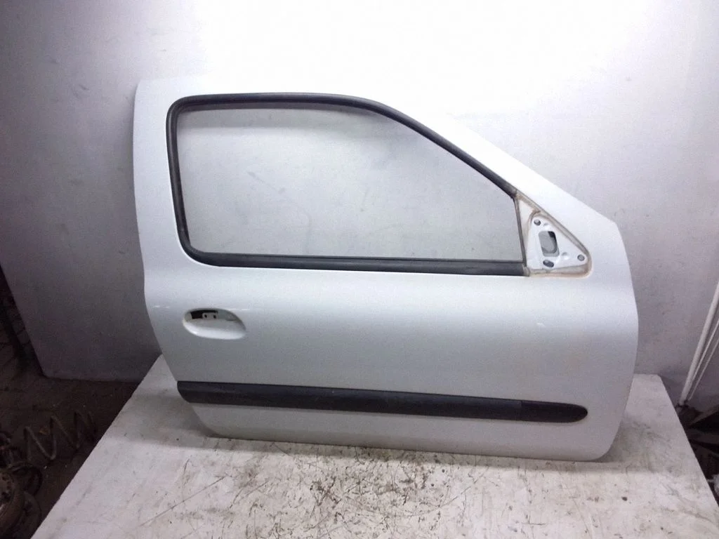 Esiuks – Renault Clio II (2001-2005)