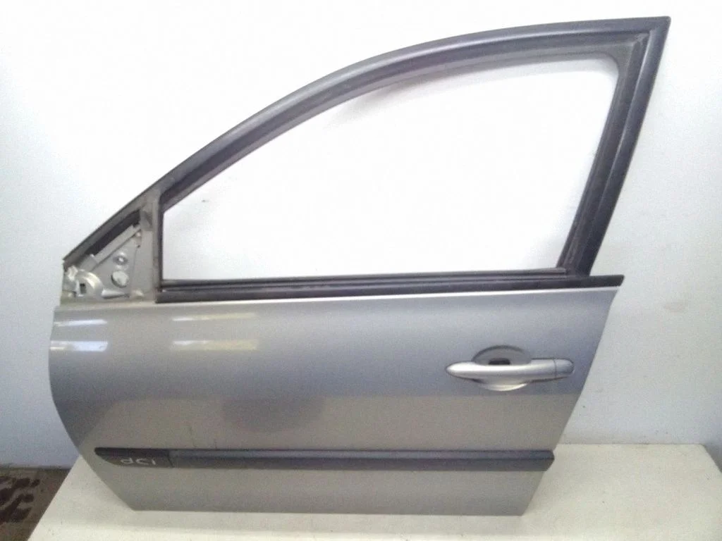 Esiuks – Renault Megane II (2002-2005)