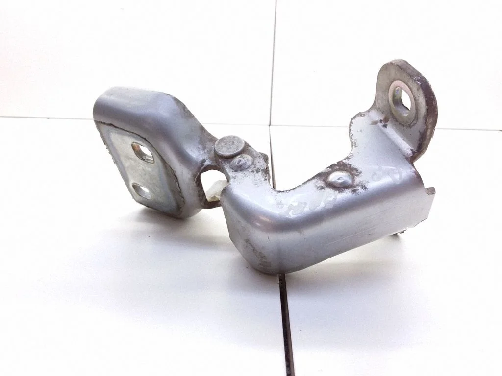 Front door upper hinge – Volkswagen Cross Touran I (2006-2016)