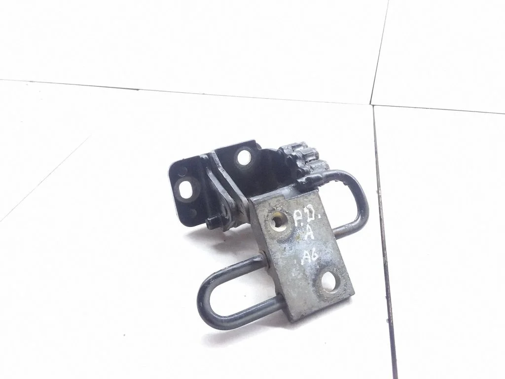 Front door upper hinge – Audi A6 Allroad C6 (2006-2011)