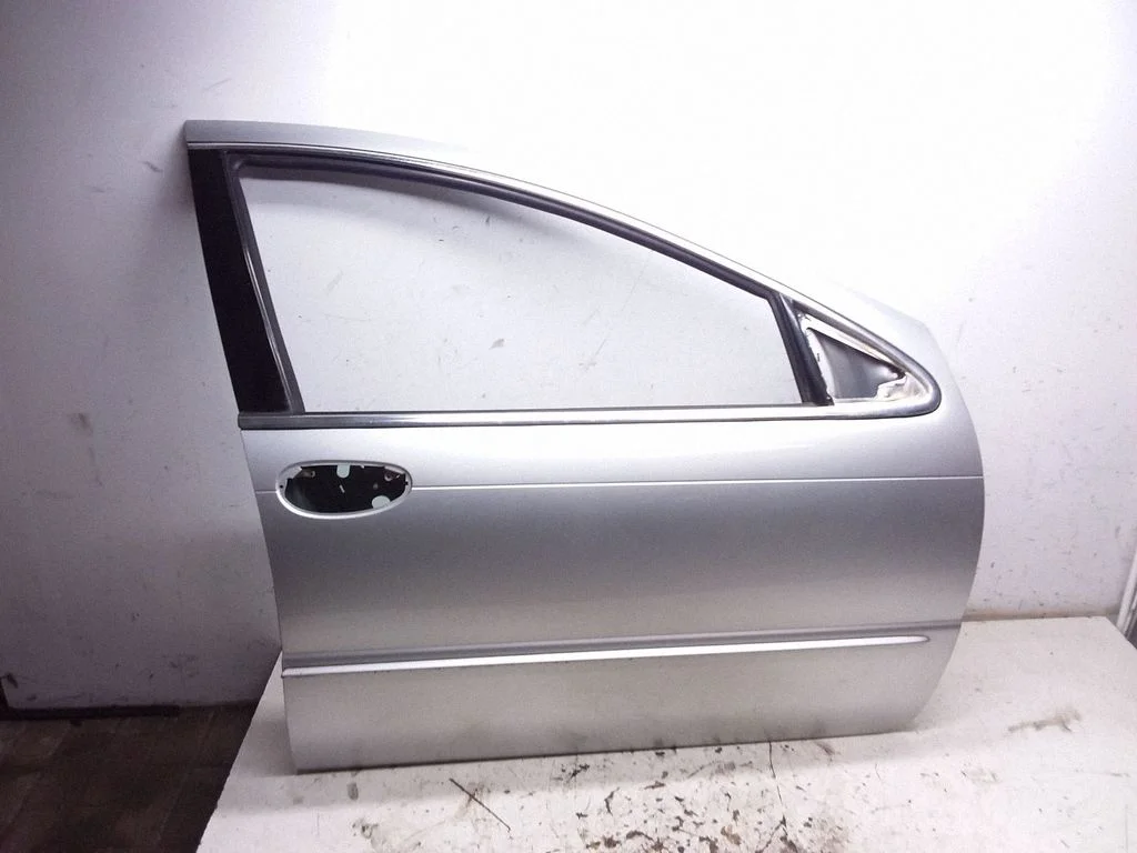 Front door – front right
