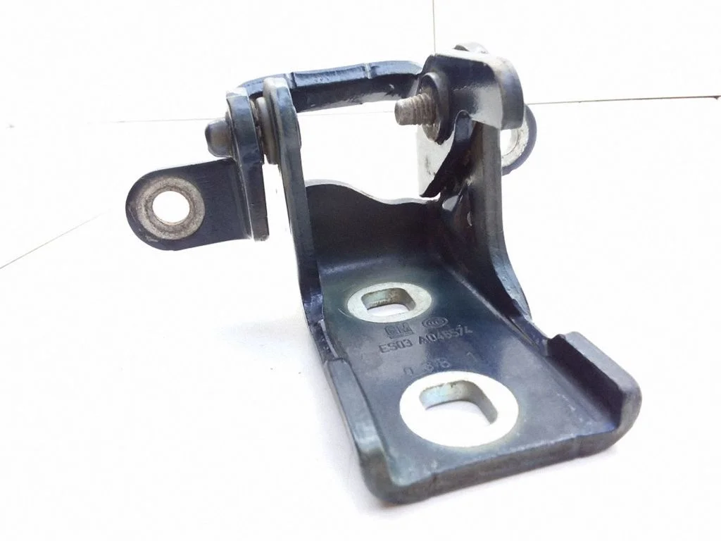 Front door upper hinge ES03A046574