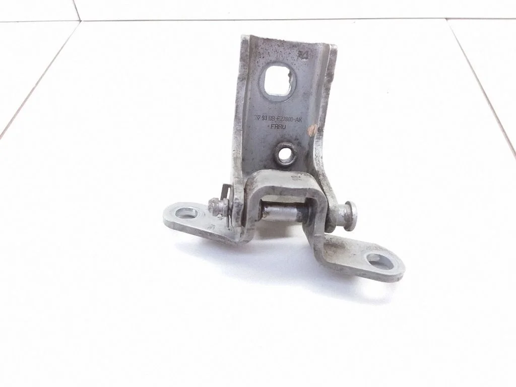Esiukse ülemine hing 93BBF22800AK