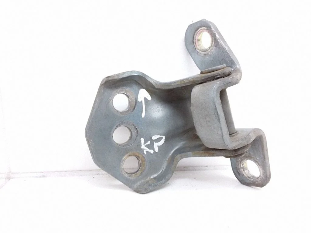Front door upper hinge – Mazda MPV II LW (1999-2007), left