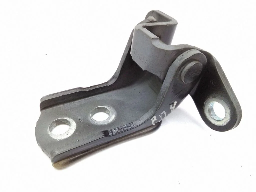 Front door upper hinge – Toyota Avensis T250 (2006-2009)