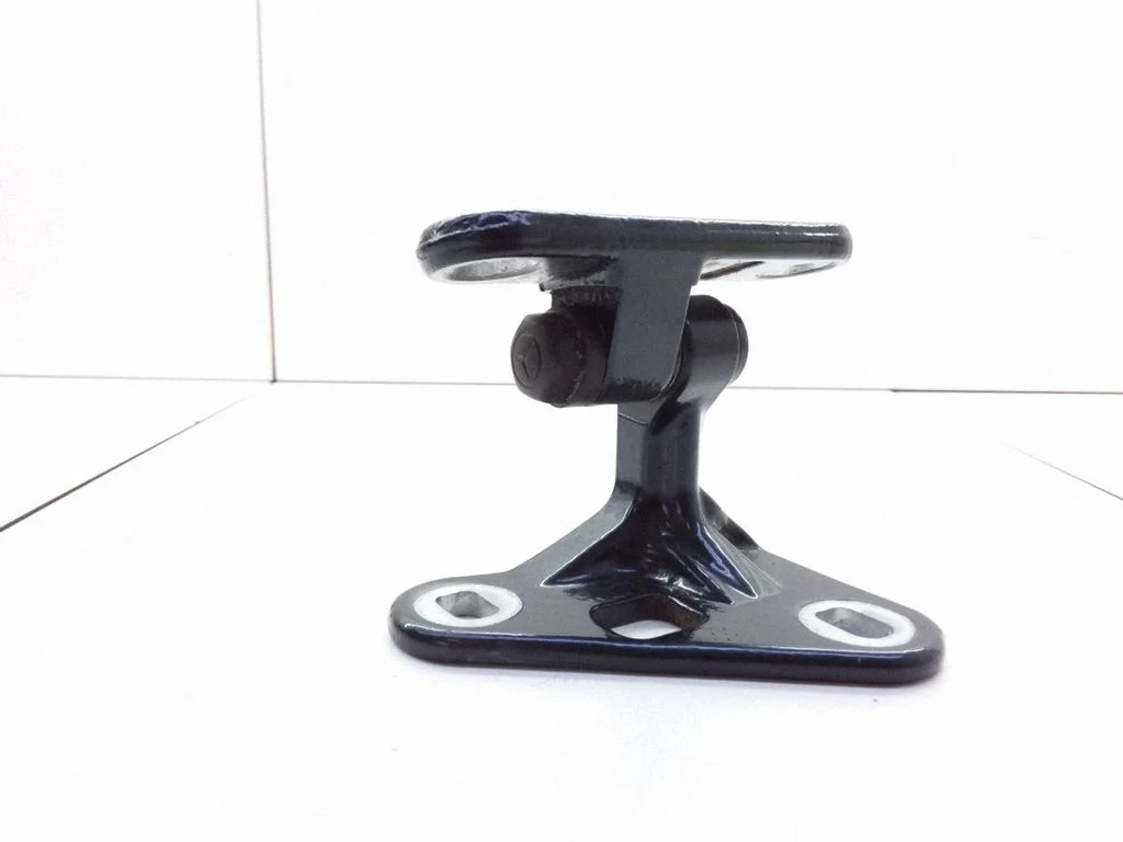 Front door lower hinge – Mercedes-Benz E-Class W211 (2002-2009)