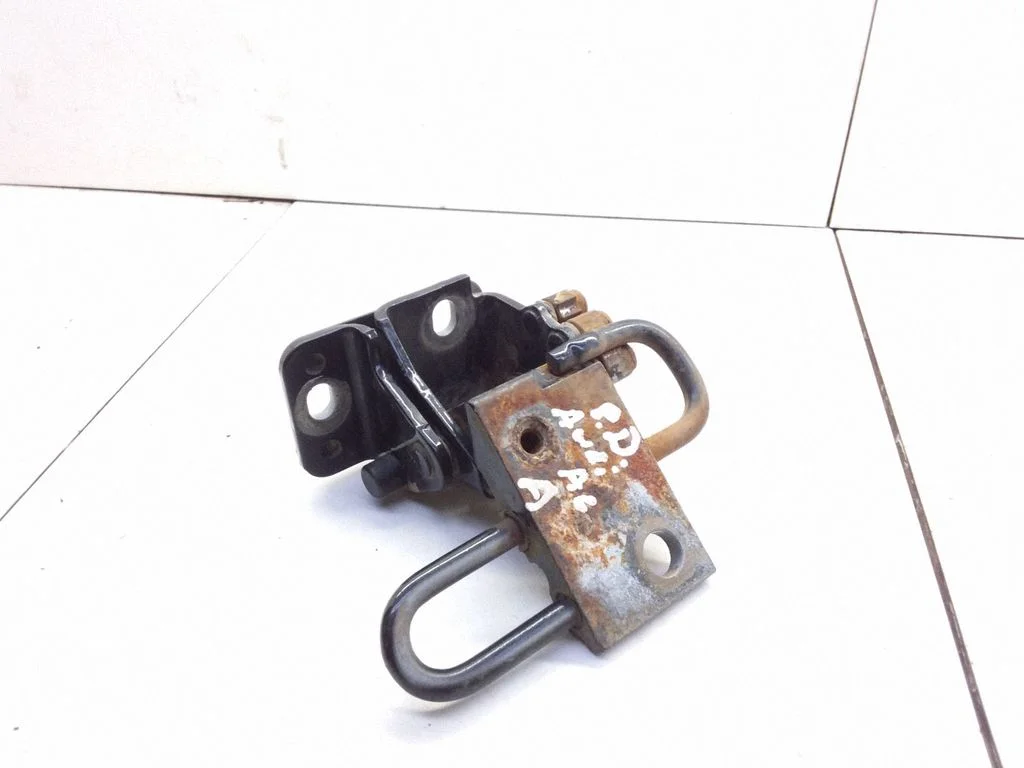 Front door lower hinge – Audi A6 Allroad C5 (1999-2005)