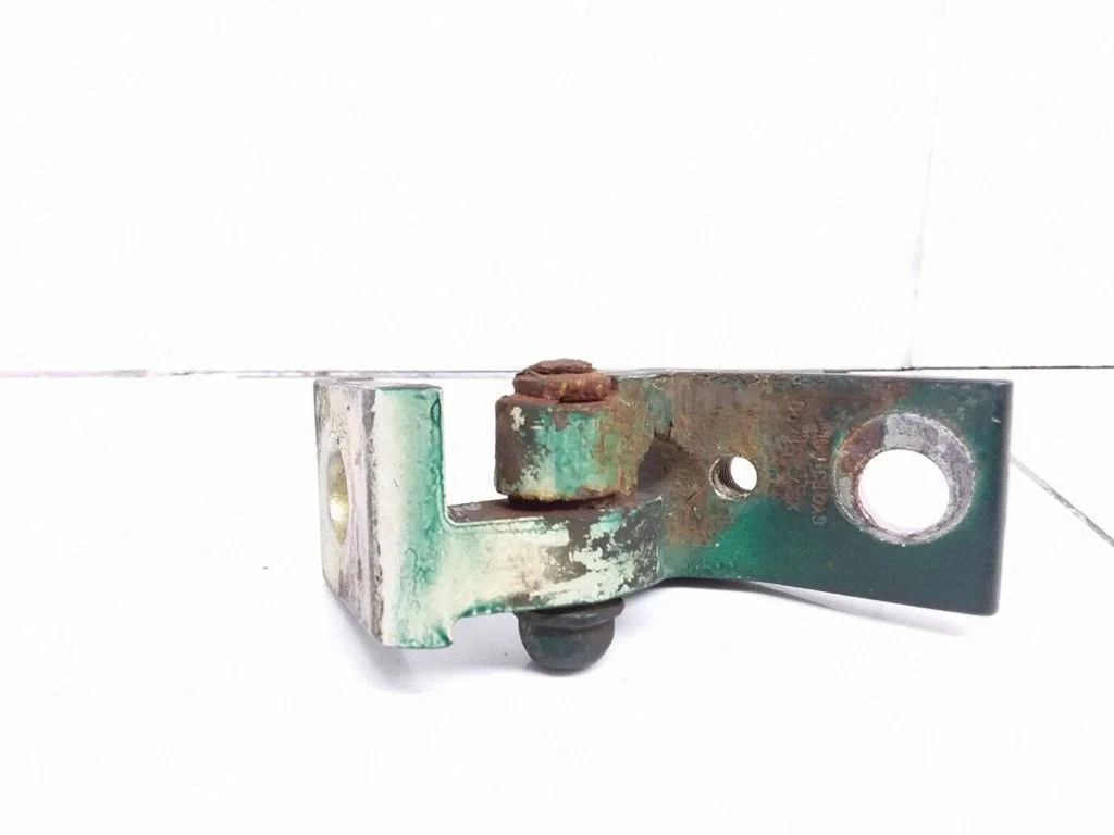 Front door lower hinge 6Y0831411