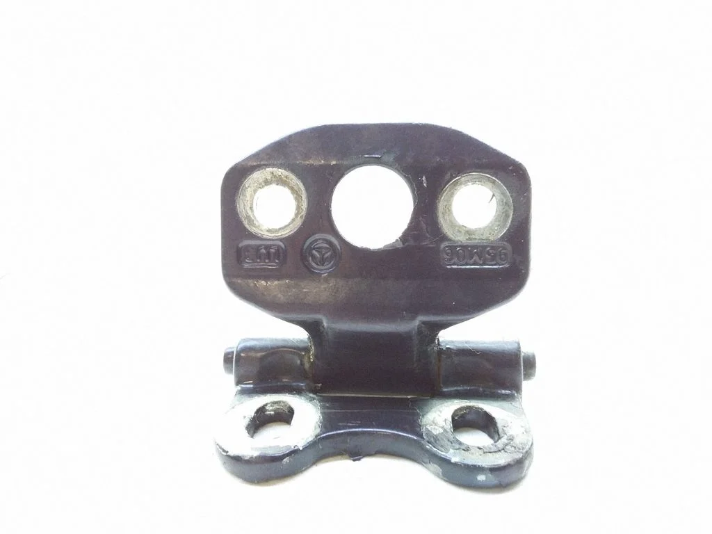 Front door lower hinge – Mercedes-Benz E-Class W210 (1995-2002)