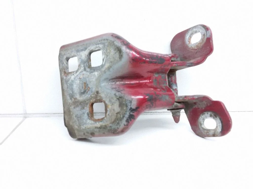 Front door lower hinge – right