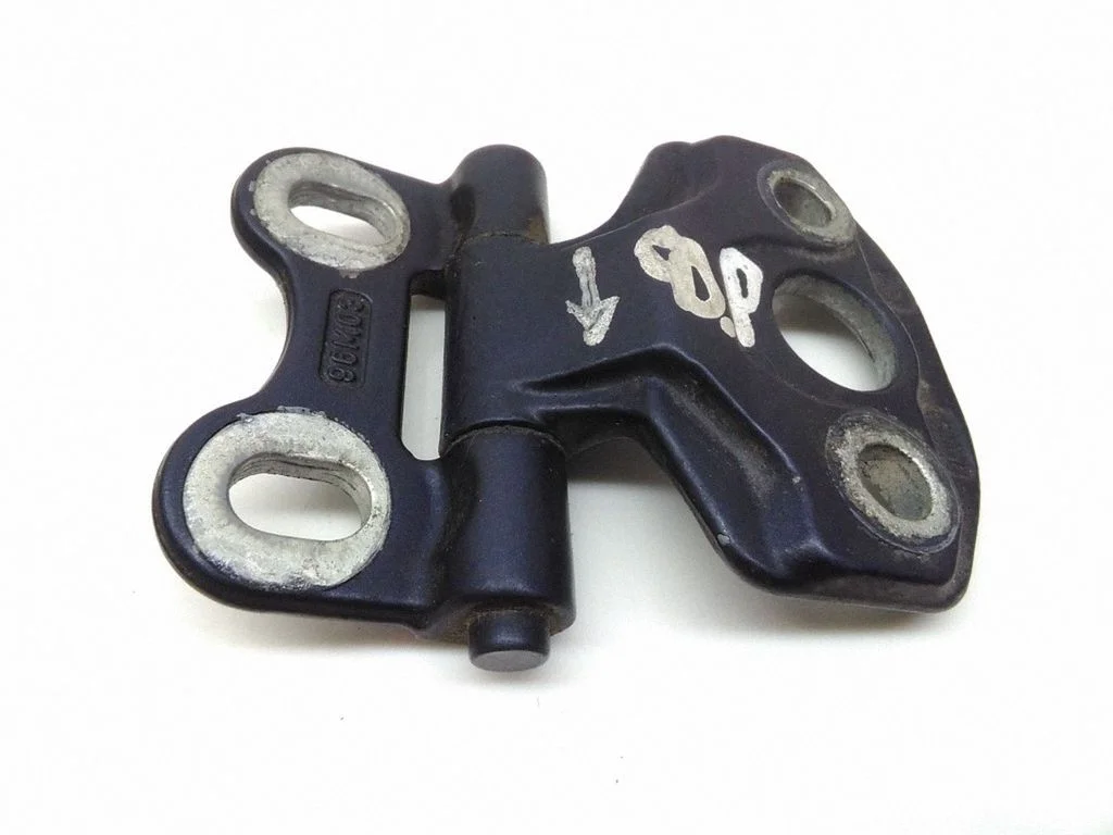 Esiukse alumine hing 96M03