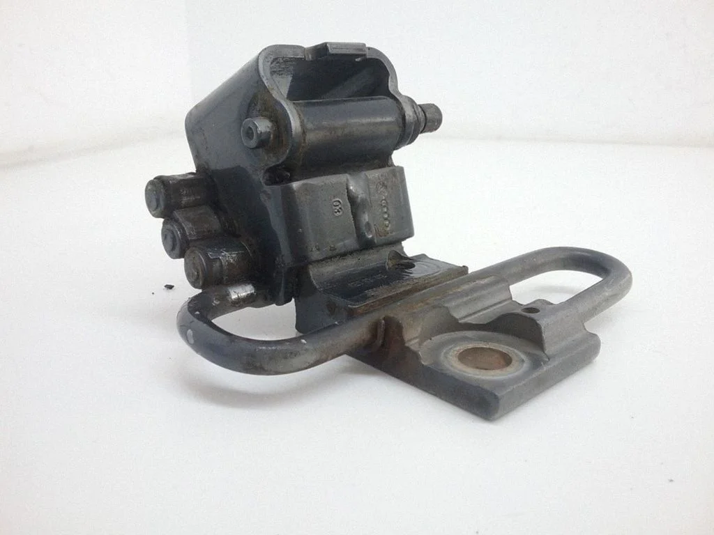 Zawias dolny drzwi przednich – Audi A4 S4 B6 8E 8H (2001-2005)