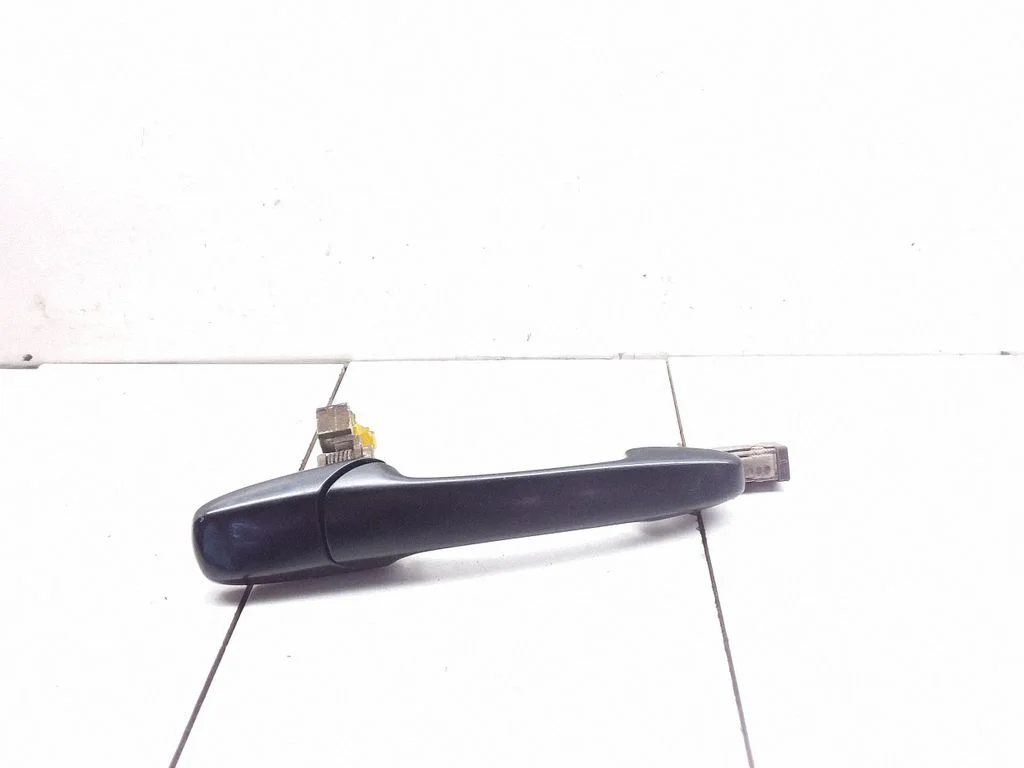 Front door exterior handle – front right