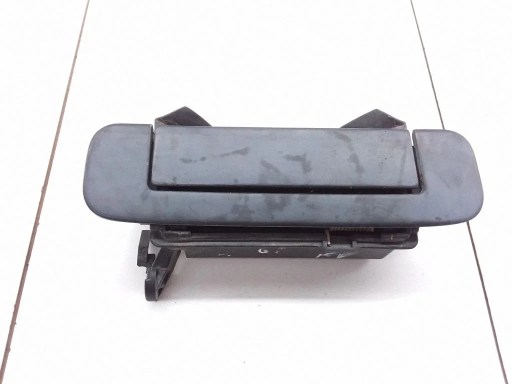 Klamka zewnętrzna drzwi przednich 4A0839205