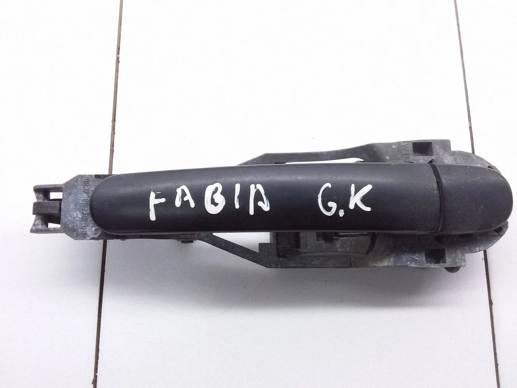 Esiukse välimine käepide – Skoda Fabia Mk1 (6Y) (1999-2007)