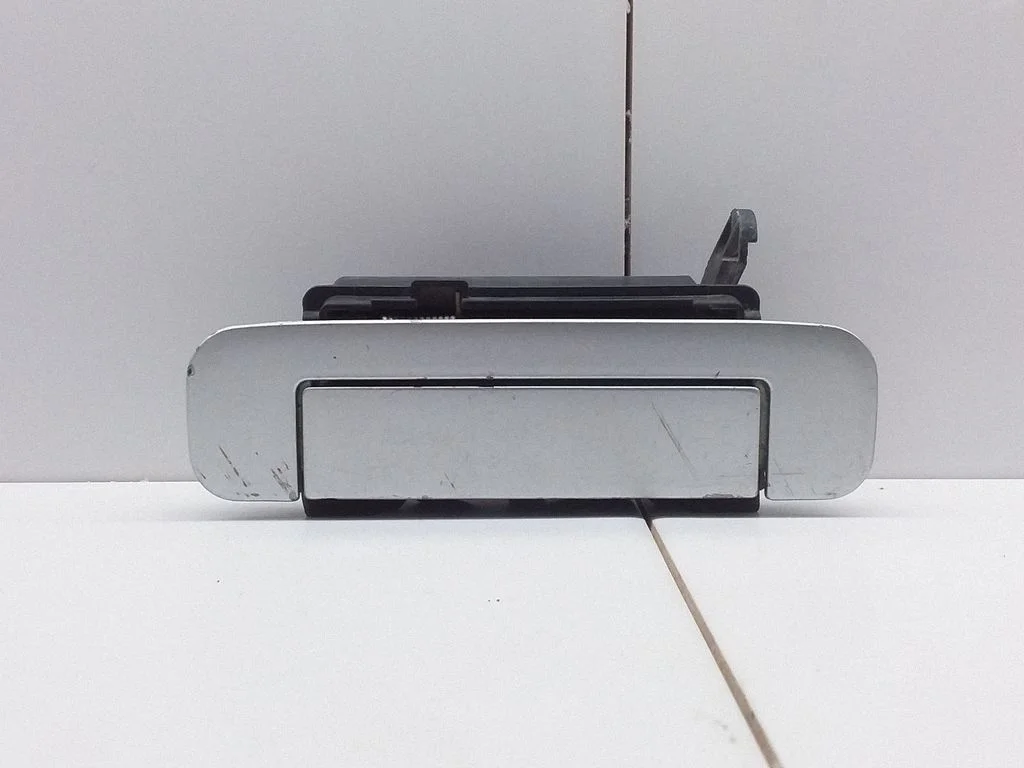 Front door exterior handle – Audi A6 S6 C4 4A (1994-1997)