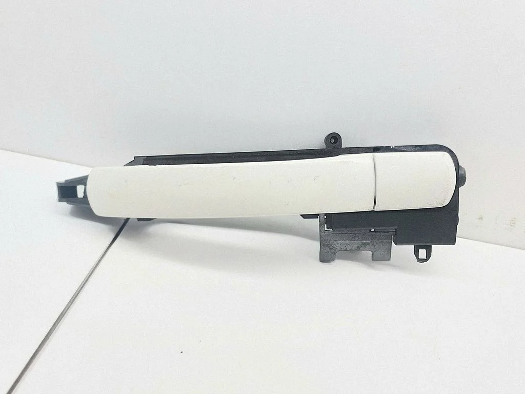 Front door exterior handle 1S71F224A36AB