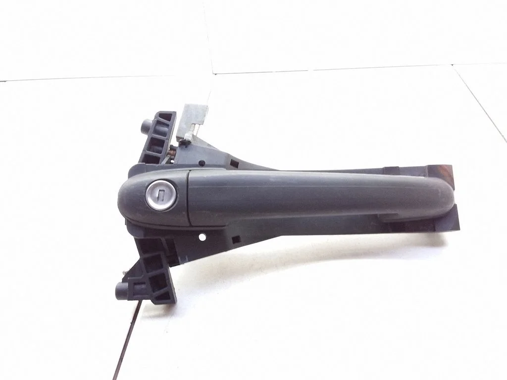Front door exterior handle – front left