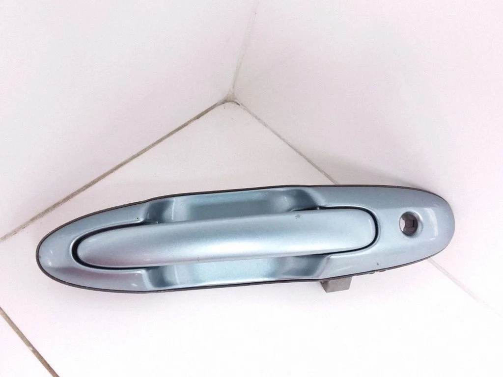 Front door exterior handle – Mazda MPV II LW (1999-2007), right