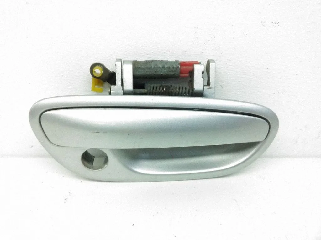 Front door exterior handle – right