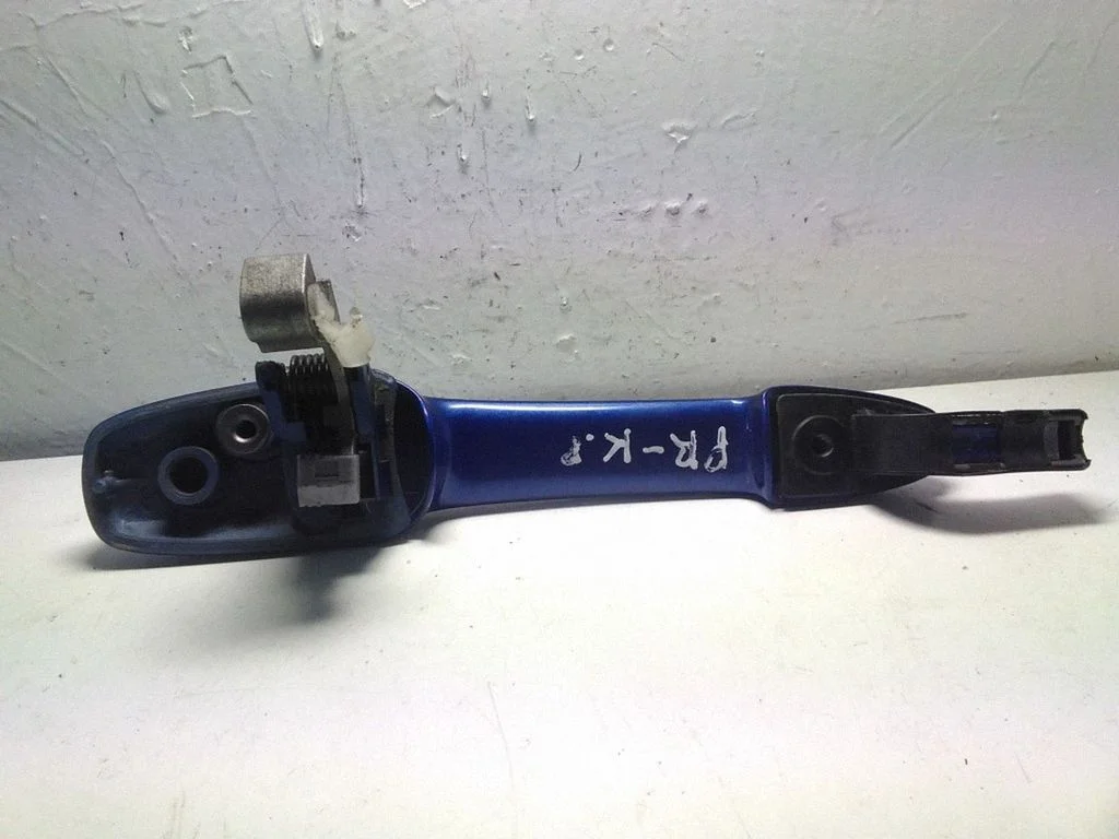 Front door exterior handle – left