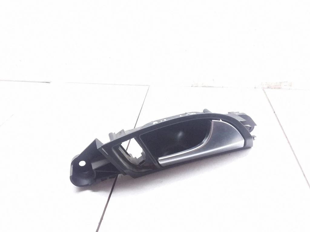 Front door interior handle – Audi Q7 4L (2005-2015)