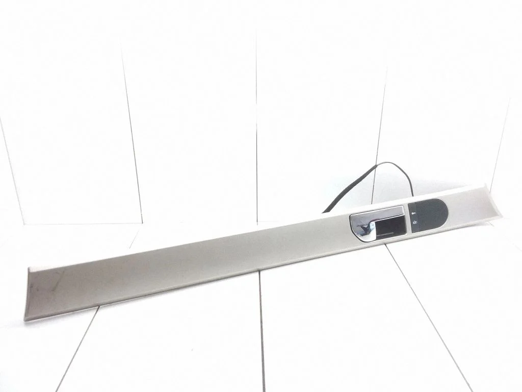 Front door interior handle – Volkswagen Touareg I (2002-2010)