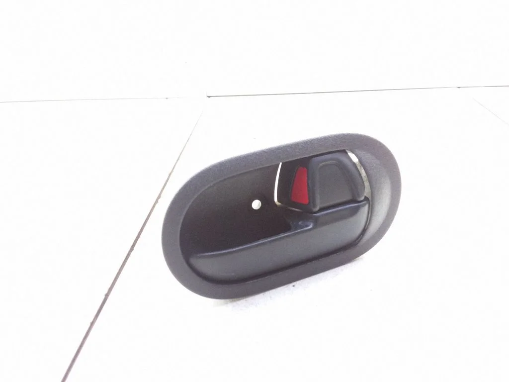 Esiukse sisemine käepide – Mitsubishi Colt (2004-2008)