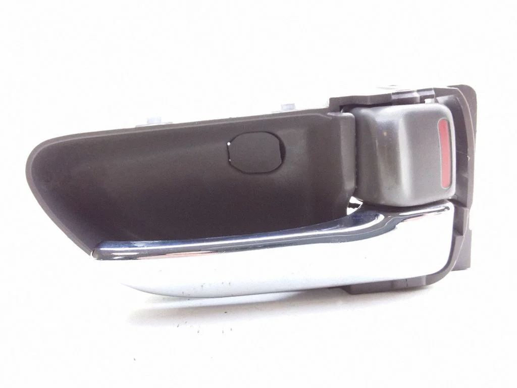 Front door interior handle – right