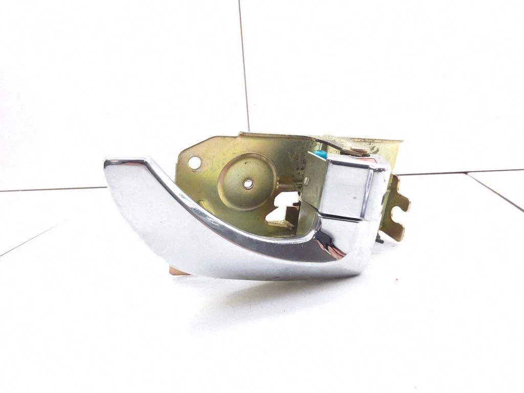 Front door interior handle F052