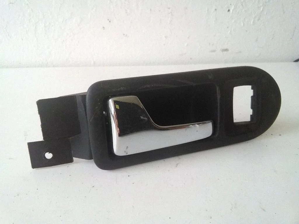 Front door interior handle 3B2837113