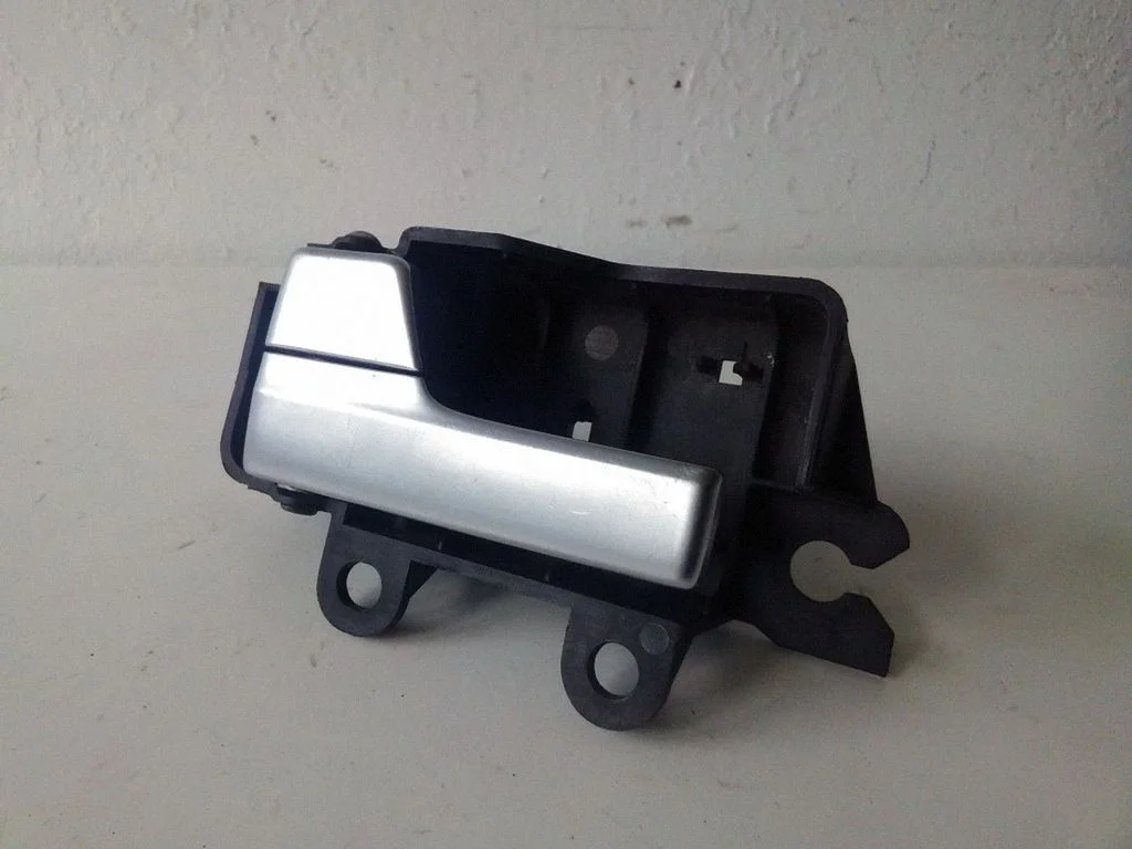 Iekšējais atvēršanas rokturis – Ford Focus C-MAX (2003-2010)