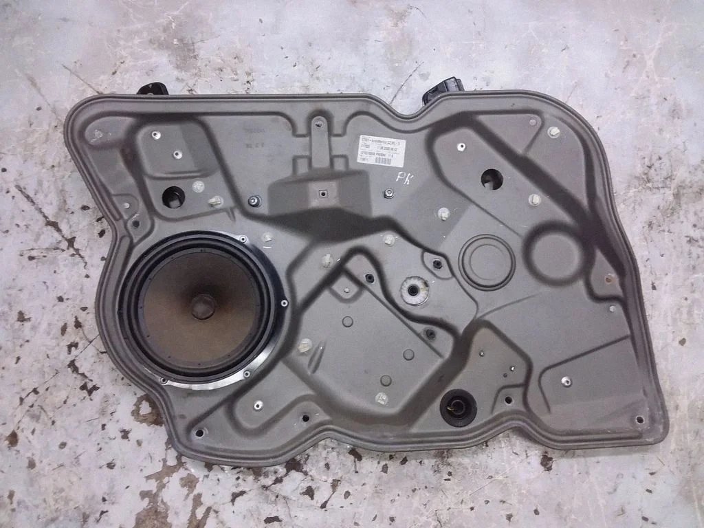Esiukse elektriline aknatõstuk mootoriga – Skoda Octavia Mk2 (1Z) (2004-2013)