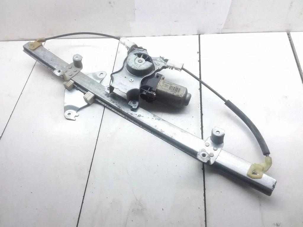 Priekšējā el. loga pacēlāja mehānisma komplekts – Nissan Almera N16 (2000-2010)