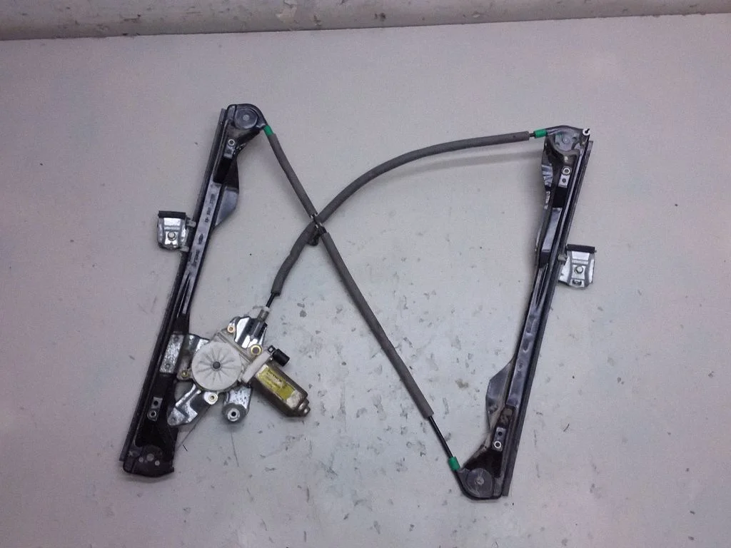 Esiukse elektriline aknatõstuk mootoriga – Ford Focus C-MAX (2003-2010)