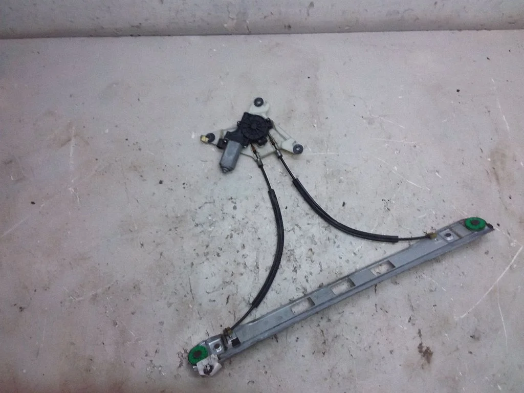 Esiukse elektriline aknatõstuk mootoriga – Renault Master III (2010-2024)