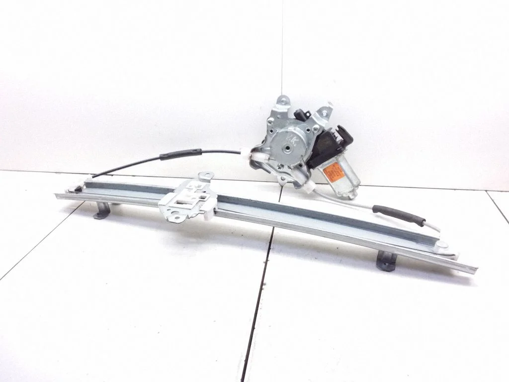 Front door window regulator with motor 807318991C