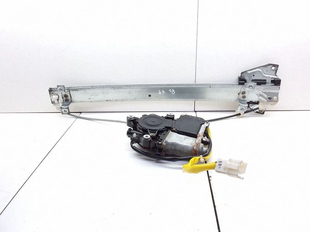 Front door window regulator with motor – Mitsubishi Galant (1997-2003)