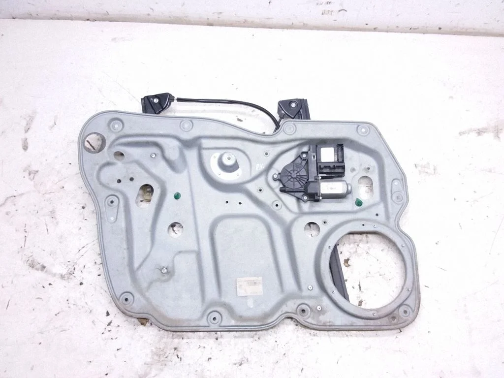Esiukse elektriline aknatõstuk mootoriga – Volkswagen Caddy (2004-2010)