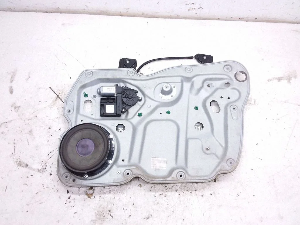 Esiukse elektriline aknatõstuk mootoriga – Volkswagen Caddy (2004-2010)
