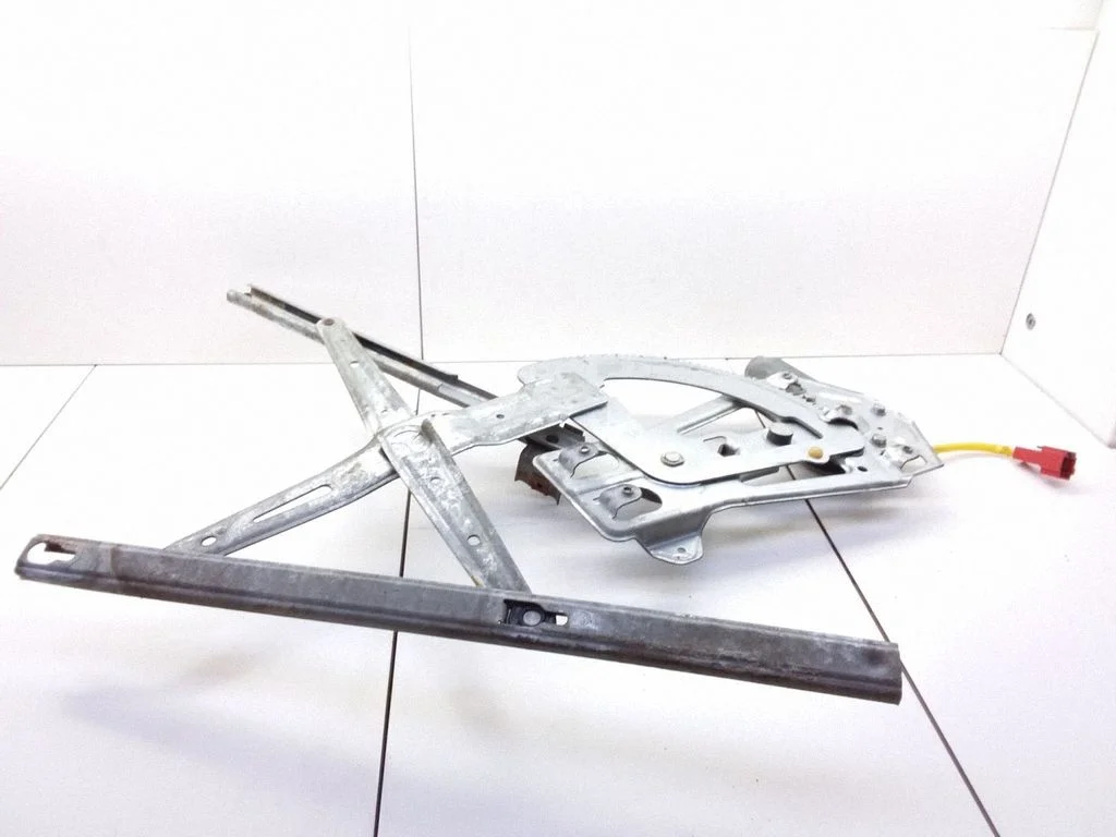 Front door window regulator with motor 4814118