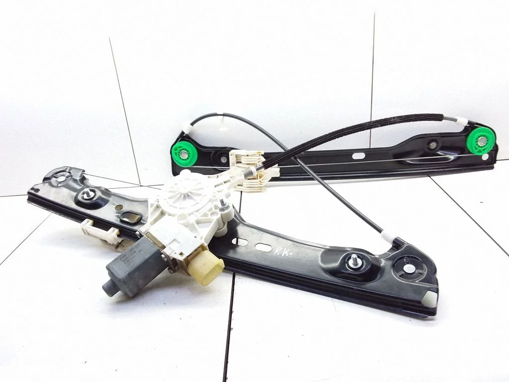 Front door window regulator with motor 7060265