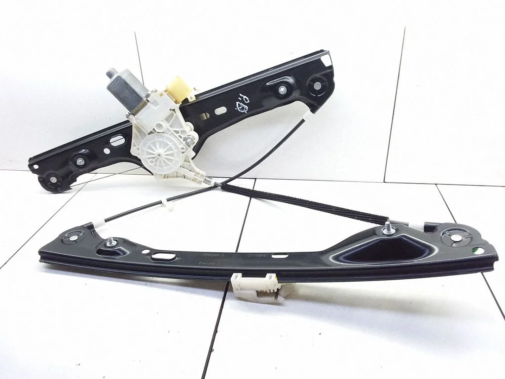Front door window regulator with motor 7060266