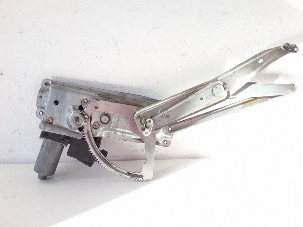 Front door window regulator with motor 90520227